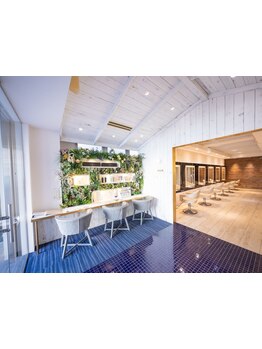 【千里中央】技術×トレンドを常に追い続ける"snob"駅前の喧騒の中一歩入るとそこは隠れ家リゾートサロン。