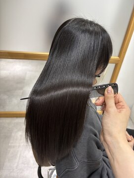 美髪矯正で韓国アイドルのような艶髪へ　黒髪