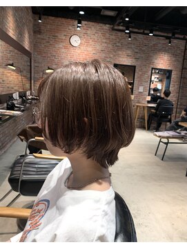 オーガニック アトリエ 大宮(organic+atelier) 20代30代艶感ストレート髪質改善カラーミルクティーベージュ