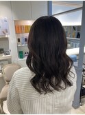 クセを活かしたロングヘア透明感あるトーンダウンカラー大人綺麗