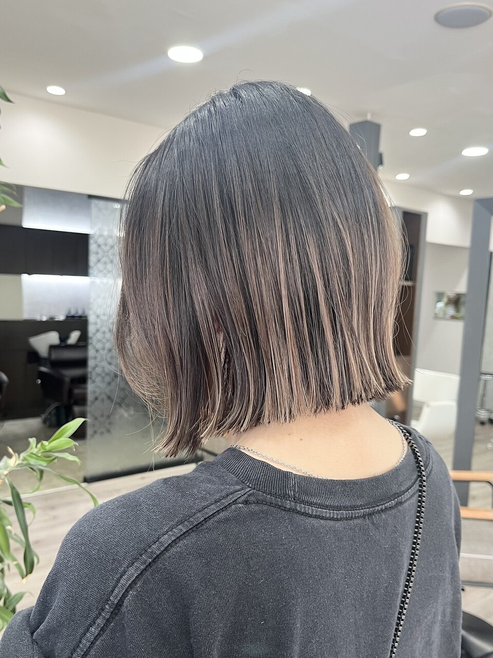 2026年春】切りっぱなしボブ デザインカラーの髪型・ヘアアレンジ
