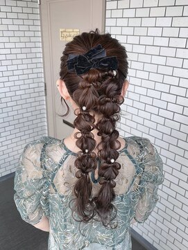 ソノ(sono) 編み下ろし　ツインアレンジ　お呼ばれヘア　ポニーテール