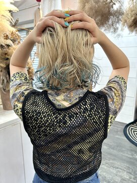 ロマーリ(LOMARLIE) 20代30代ミディアムボブデザインカラー岡山ブリーチ