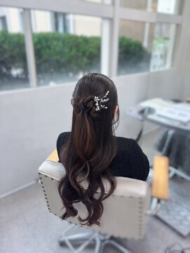 ヘアー アレス(hair ales) カチモリハーフアップ