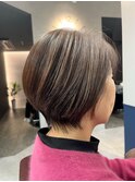 白髪ぼかしハイライト×大人ショートボブ