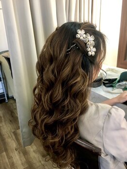 高円寺屈指の【ヘアセット＊メイクの専門店】大切な日は勿論♪普段使いにもヘアメイクプラスで素敵な一日に