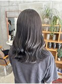 暗めグレージュ