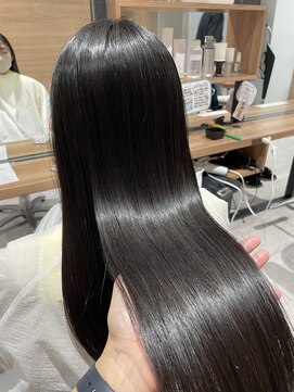 アーティック ヘア ディーヴァディーヴォ テスタ(ARTIC HAIR DIVA DIVO TESTA) もうクセ毛に悩まない!縮毛矯正で手にいれるサラサラ美髪