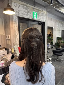 コワファースト長崎シャンプーボーイ 2nd(COIFF1RST 長崎 SHAMPOO BOY) お呼ばれアレンジ ヘアセット ハーフアップアレンジ