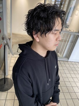 レア(LEA) スパイラルパーマで無造作な動きのあるメンズスタイル