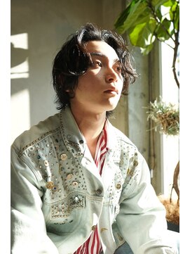 キュー(Cue_) 無造作スパイラルのウルフセンターパートパーマ　3【影山】