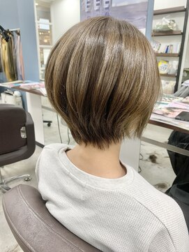 ロアール(LOIRE) えりあしスッキリまるみショートボブ