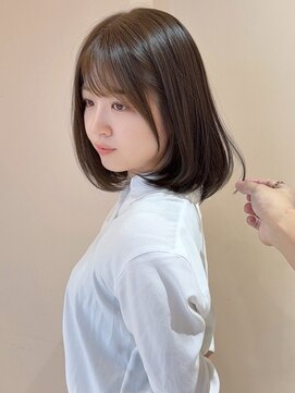 レジナヴィータ 栄(Reginavita) ブラウンベージュ ボブ 顔周りカット 艶髪 20代