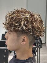 オーシャントーキョー 神戸(OCEAN TOKYO KOBE) ブラウンホワイトハイライトスパイラルパーマ刈り上げマッシュ