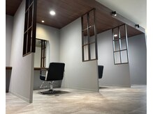 ルシードスタイルレーヴ(LUCIDO STYLE REVE)の雰囲気(男性フロアと女性フロアに分かれ心地よく過ごせる空間をご用意)