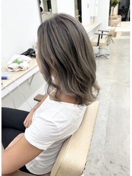 ニュート(Neut ) シルバーベージュ