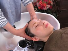 ヘアーヒーリングサロン アズ ラグジュアリー(hair healing salon az luxury)の雰囲気（個室のフルフラットシャンプー台で人の目も気にせず心地よく…）