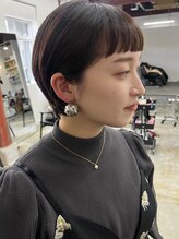 ボウ(BOW) オン眉×ショートボブ