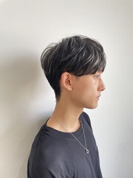 カットアンドトータルビューティ ヴァンキャトル(Cut&Total Beauty VINGT QUATRE) White gray ハイライト◎