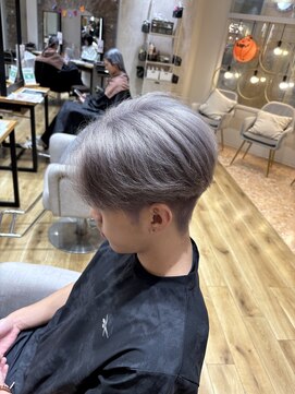 フィゼル あべのルシアス店(Aujua fizelle) ホワイトシルバーカラー！