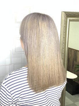 リトル(Re:tle) 【河野有希】白髪ぼかしのホワイトベージュグラデーションカラー