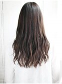 Aラインの大人かわいいミックスカールスタイル