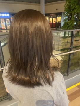 シャイニー(SHINY) グレージュカラー