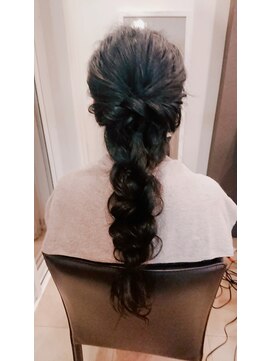 ビスポーク(BESPOKE) 20代30代40代♪お呼ばれ大人かわいい編み込み風アレンジ