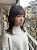 ワイドバングとナチュラルなくびれスタイルで女性らしさ&若さUP