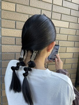 アチーブリス(achieve Liss) ヘアセット 個性的ツインおさげヘア 黒髪 お呼ばれお洒落