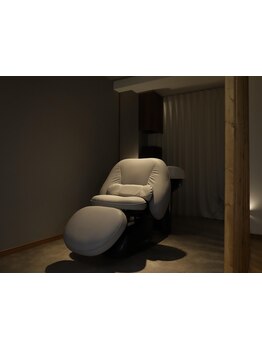 電解水やマイクロバブルを導入することで、頭皮の悩みを髪と一緒に解決していきます。