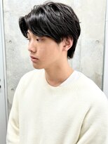 モリオ(morio)&nbsp;センターパートツーブロックリバースパーマ黒髪ニュアンスパーマ