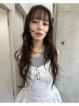 ヒン(HIN) ロングレイヤーウェーブスタイル