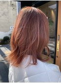 ミディアムレイヤー　オレンジピンク　大人可愛い　くびれヘア