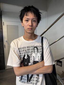 メンズレコ 渋谷(MEN'S LECO) ブルーブラックフェザーパーマ刈り上げセンターパート