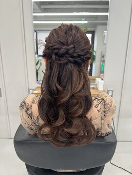 バルベストーキョーサウス(BARBES TOKYO SOUTH) 王道！ゆるふわハーフアップ【清板】