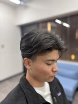 ルシアス(Luciaz)&nbsp;メンズ/センターパート/ニュアンスパーマ/ローフェード