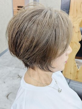 白髪ぼかしカラー/脱白髪染め/髪質改善/くびれショート