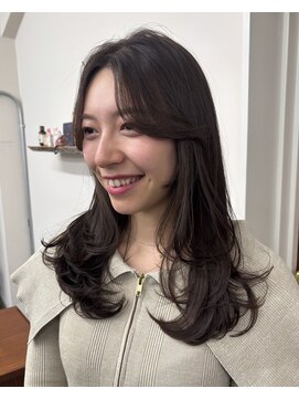 ガーランドギンザ(Garland Ginza) ミディアムレイヤー　水素カラー　顔まわりカット