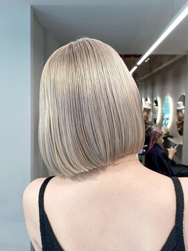 ブローチ(brooch) ブロンドアッシュ　ケアブリーチ　静岡　草薙