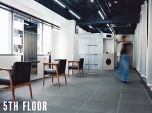 NEW FLOORが５階に OPEN！staff紹介&ハイスペックなLESSの髪質改善で乾かしただけでまとまるスタイルに！