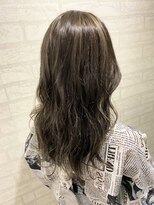 ジーナ 新宿(Zina)&nbsp;ハイライトベージュカラー　【Zina新宿　木暮　莉茉奈】