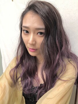 レイリー(Reilly) ゆるふわスタイリング。ラベンダーピンクでモテ髪に