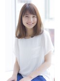 大人女子バニラベージュグレージュカラー切りっぱなしミディアム