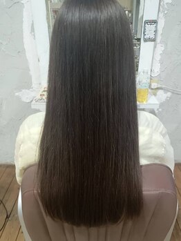クラッチ(Clutch)の写真/【髪質改善アクアモイスチャートリートメント】ツヤ、まとまり、手触り、カラーも引き立つ透明感溢れる髪へ