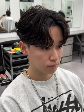 リップス 栄(LIPPS) フェザーパーマシャドウパーマツーブロック刈り上げ