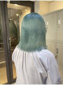 エメラルドグリーン