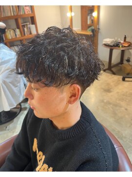 ビハインドザカーテン(BEHIND THE CURTAIN) 波巻きスパイラルパーマ×ハイライトカラー