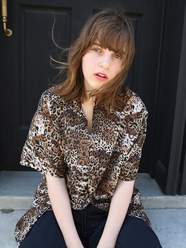 サバービア(suburbia) 『カット+ファストブリーチ+ホワイトグレージュ』