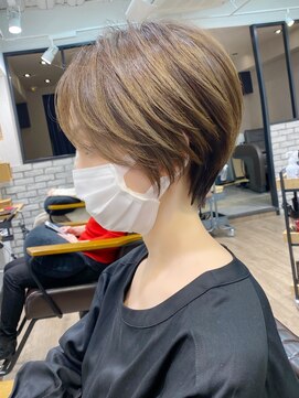 アヴァロン(AVALON) 美シルエット・立体感大人ショート・アッシュベージュ【BISA】